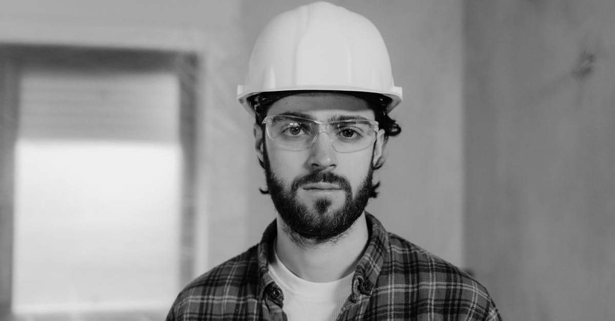Contradictions in Raphaelson's plan in White House Down - Man in White Hard Hat and Plaid Shirt