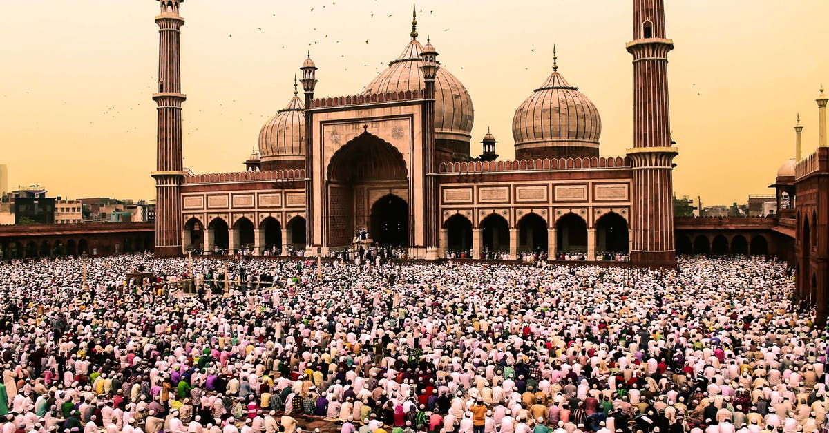 Did Ducard make a mistake or willingly overlook this detail in Batman Begins? - Photo Of Crowd Of People Gathering Near Jama Masjid, Delhi