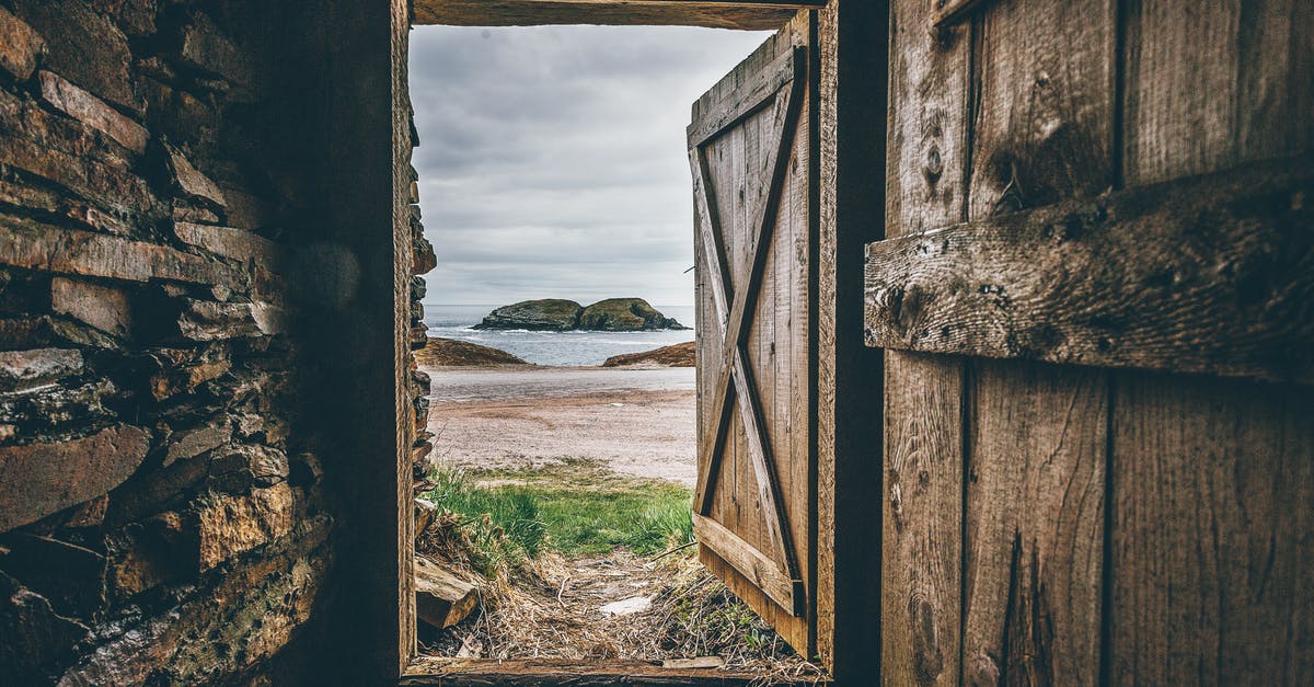 Did Robb Stark find out Roose Bolton had released Jamie to king's landing? - Brown Wooden Opened Door Shed