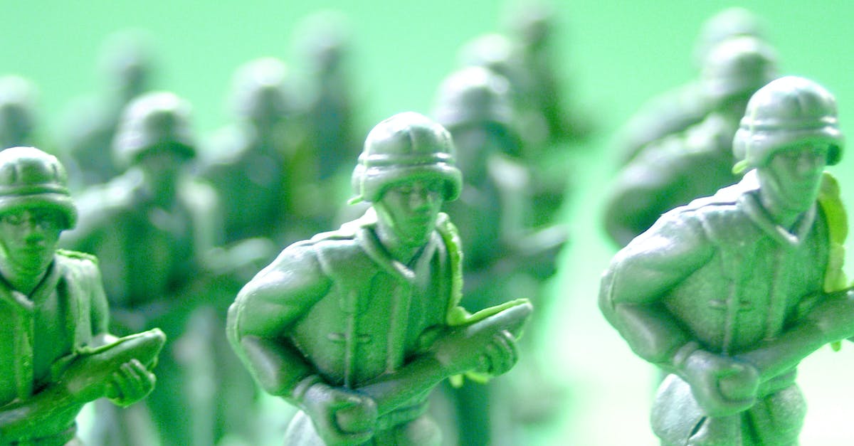 "Song"/Theme played in Hobbit: Battle of Five Armies - Soldier Toy Selective Focus Photography