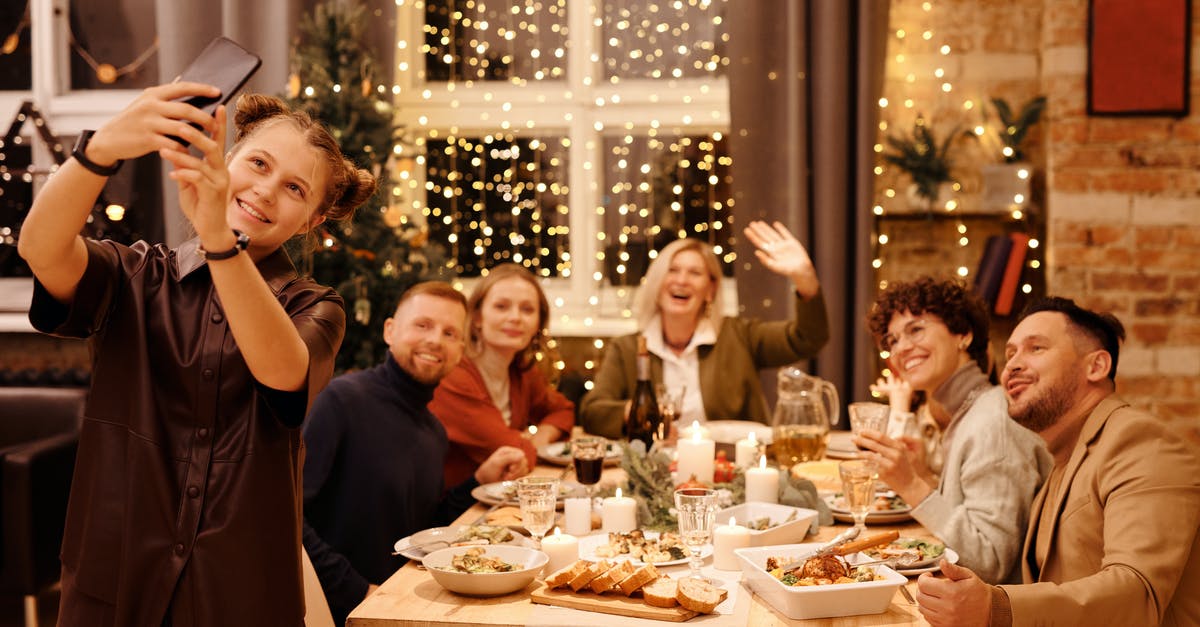 Was Spencer Tracy's long monologue at the end of Guess Who's Coming To Dinner filmed in one take? - Family Celebrating Christmas Dinner While Taking Selfie
