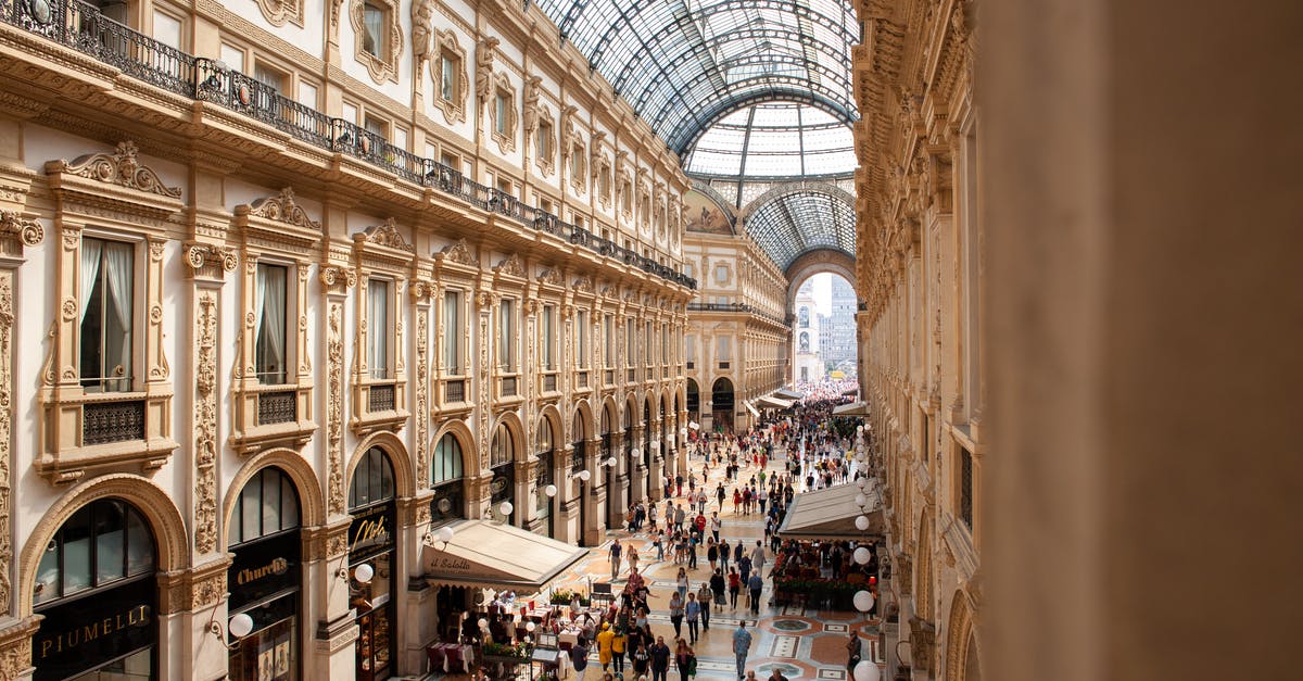 What is the art gallery where Fred and Leo meet in Humans 1.7? - People Inside Galleria Vittorio Emanuele II Shopping Mall In Italy