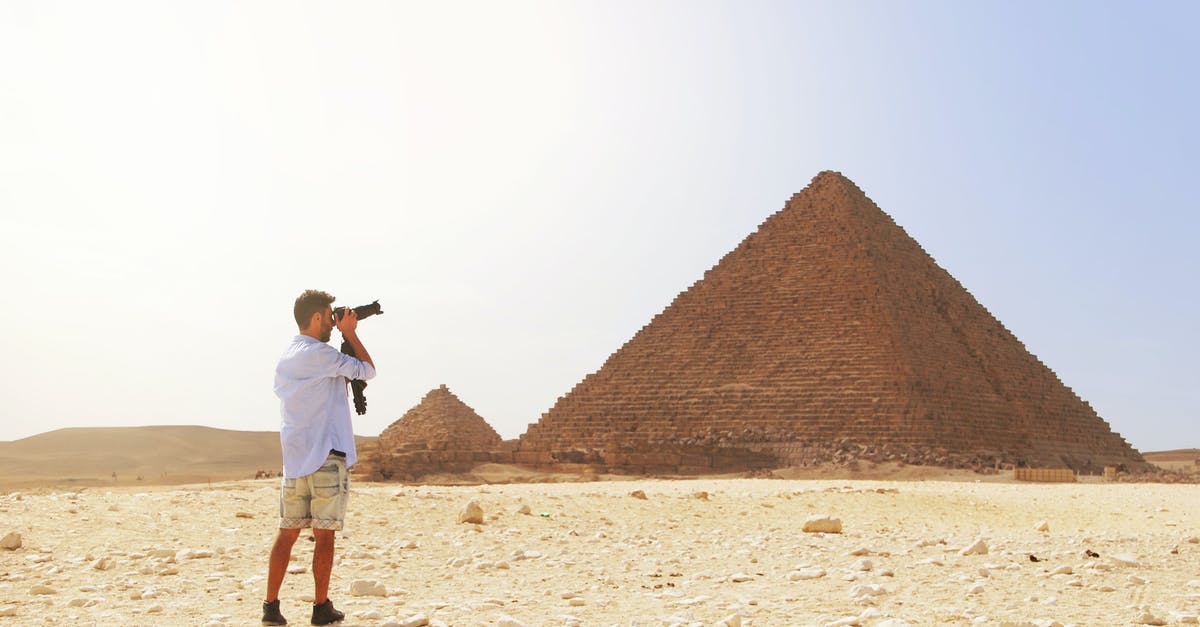 What is this camera effect used in Hot Fuzz? - Man Taking Photo of the Great Pyramid
