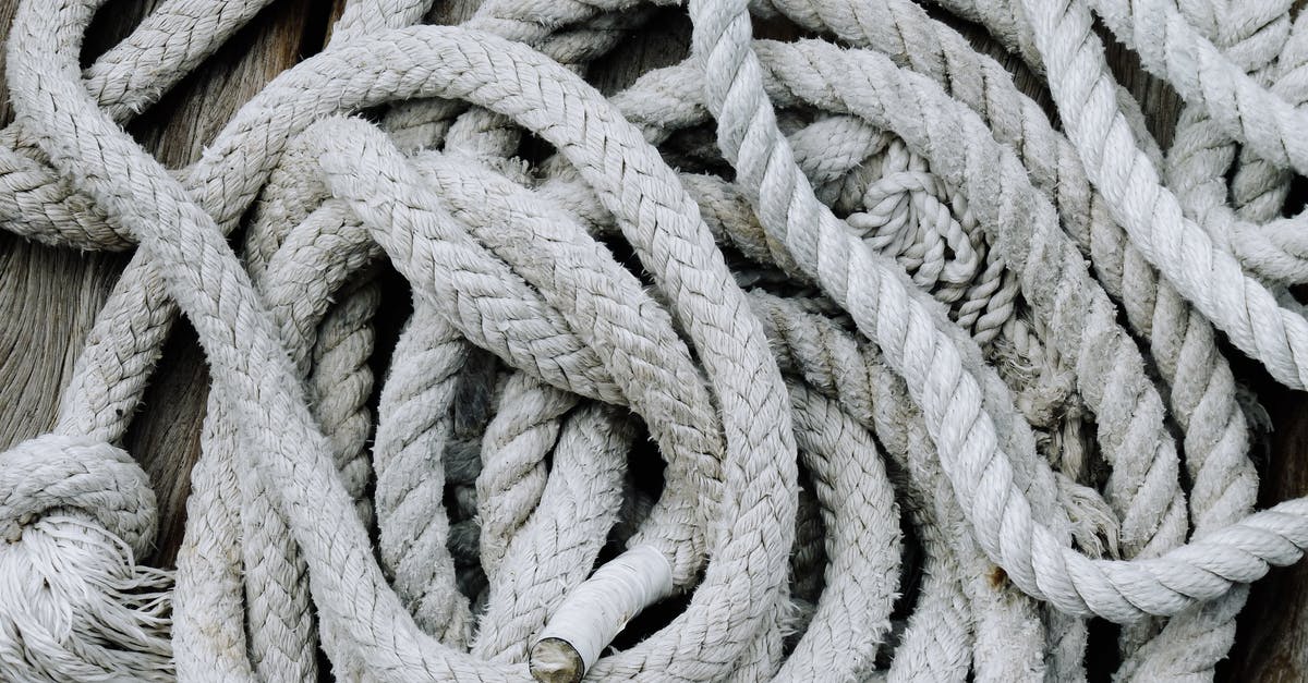 What type of knot do wayfinders tie in Moana? - Rope placed on wooden surface