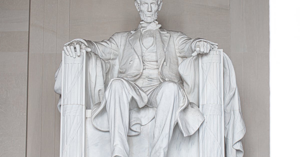 Where do the historical accuracies end and fiction begin in Abraham Lincoln: Vampire Hunter? - Statue of Abraham Lincoln