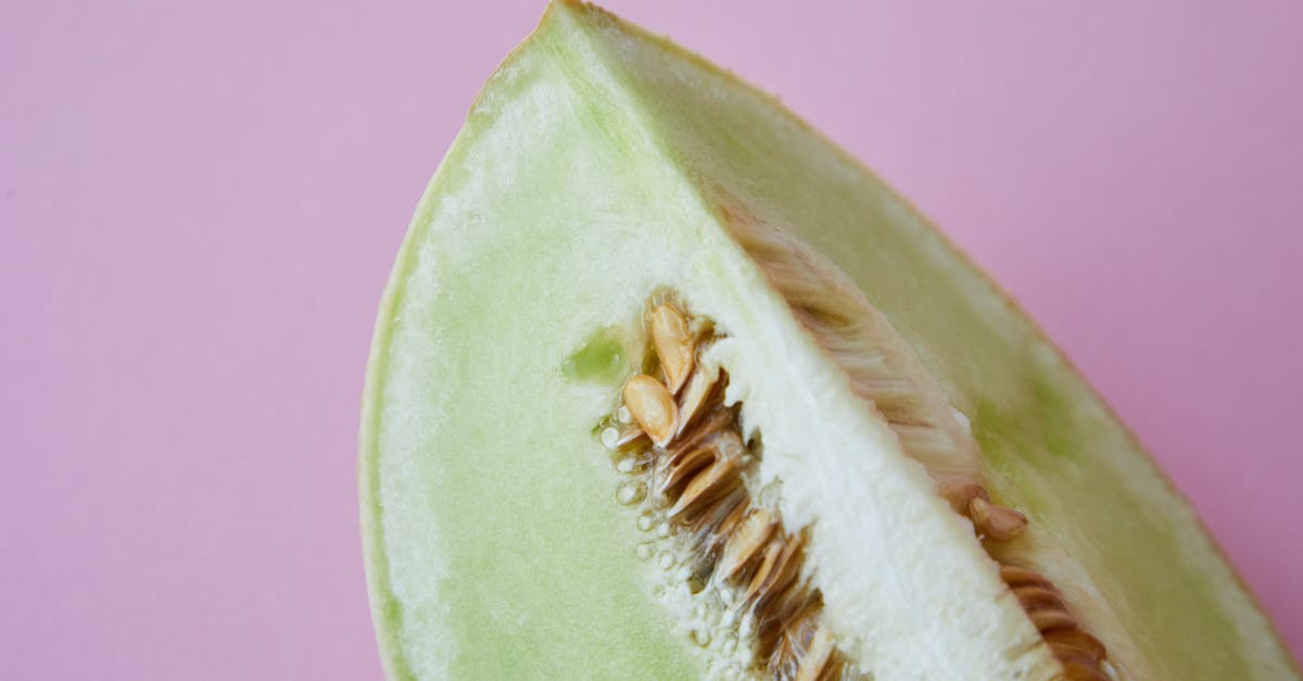 Why did they cut only part of the pant like this? - Piece of fresh melon with seeds