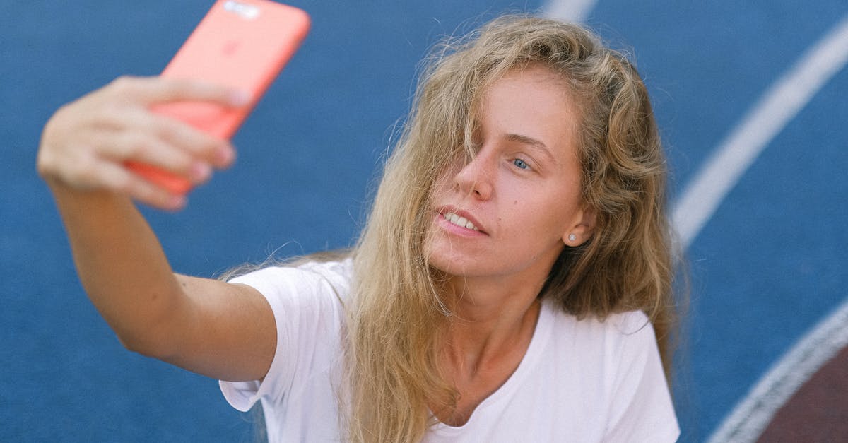 Why didn't The Strangers use female bodies? - Lady using smartphone for photo on court