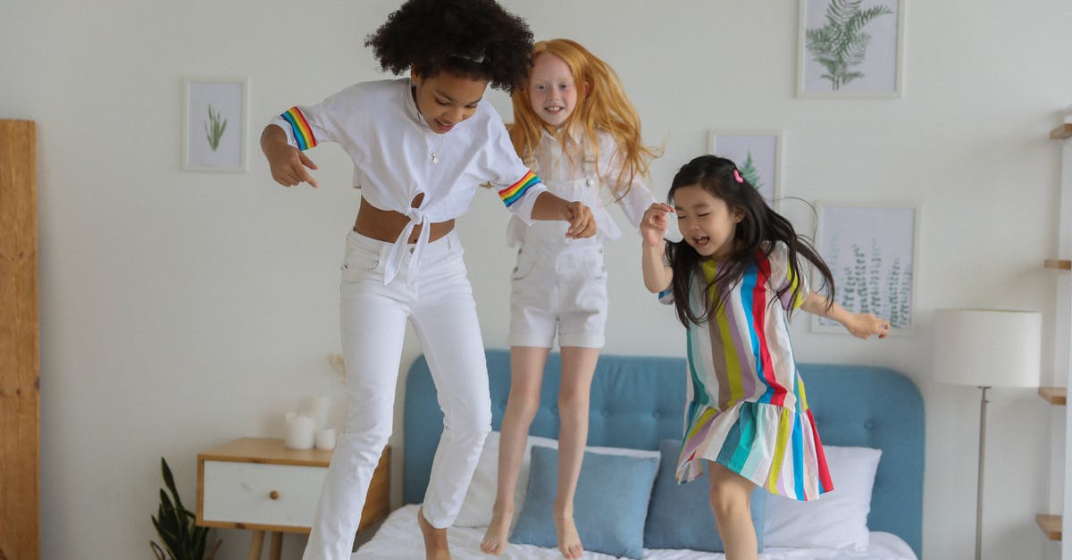 Why does E.T. move towards the Yoda-like kid while calling "Home Home"? - Happy diverse girls in casual outfit jumping on bed