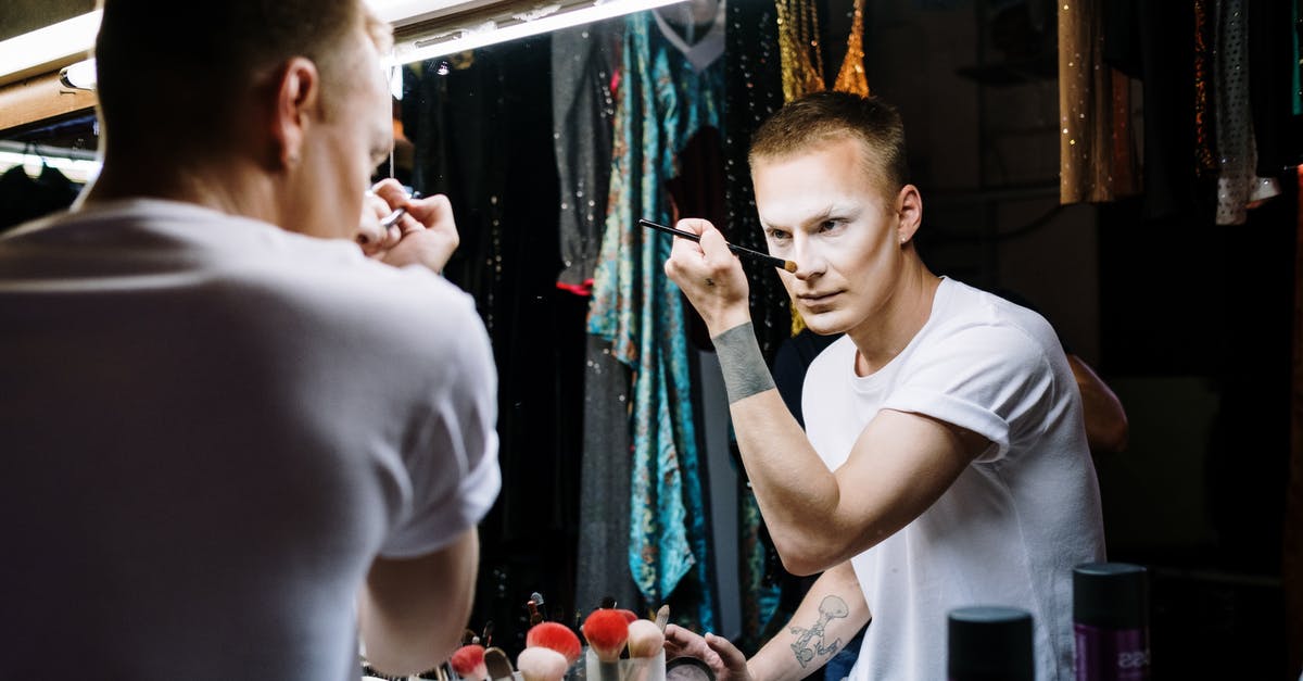 Why doesn't anyone find out the masked man's identity in The Flash - Drag Queen Applying Makeup