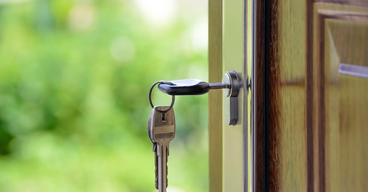 Why doesn't Gibbs lock his house? - Black Handled Key on Key Hole