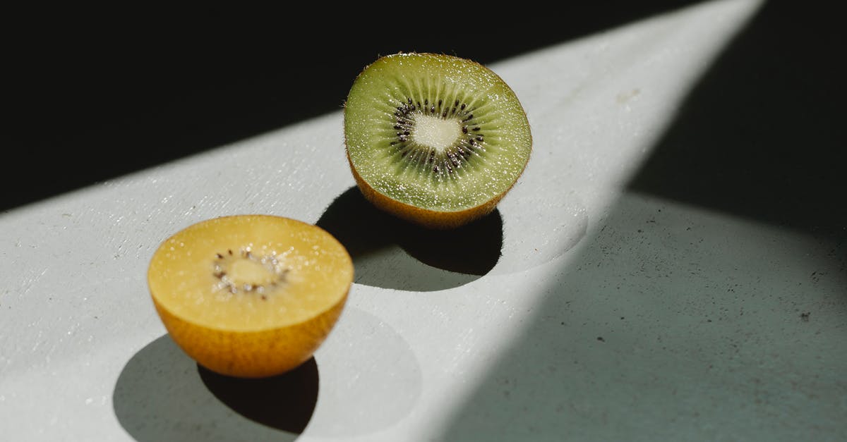 Why is Pulp Fiction's opening scene different to the one near the end? - Sliced ripe green and yellow kiwi on table
