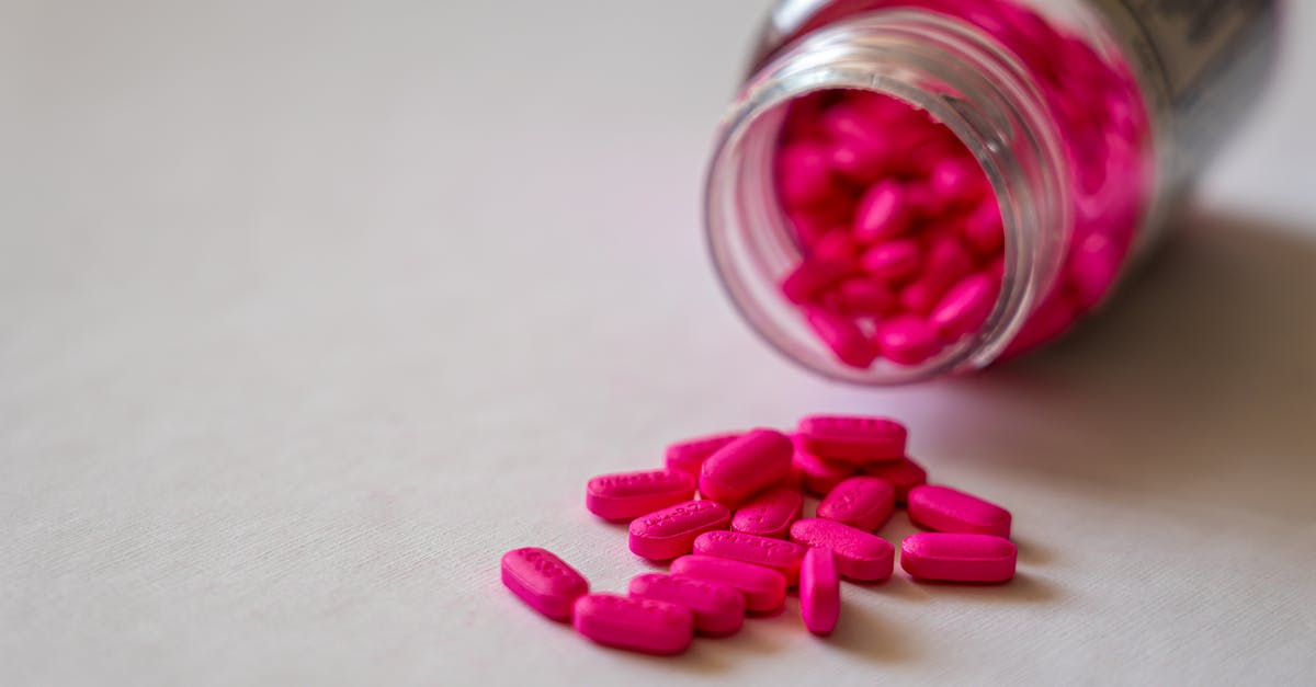 Why is the number of pills in the bottle not consistent in 'A Study in Pink'? - Pink Medication Pills in Clear Glass Jar