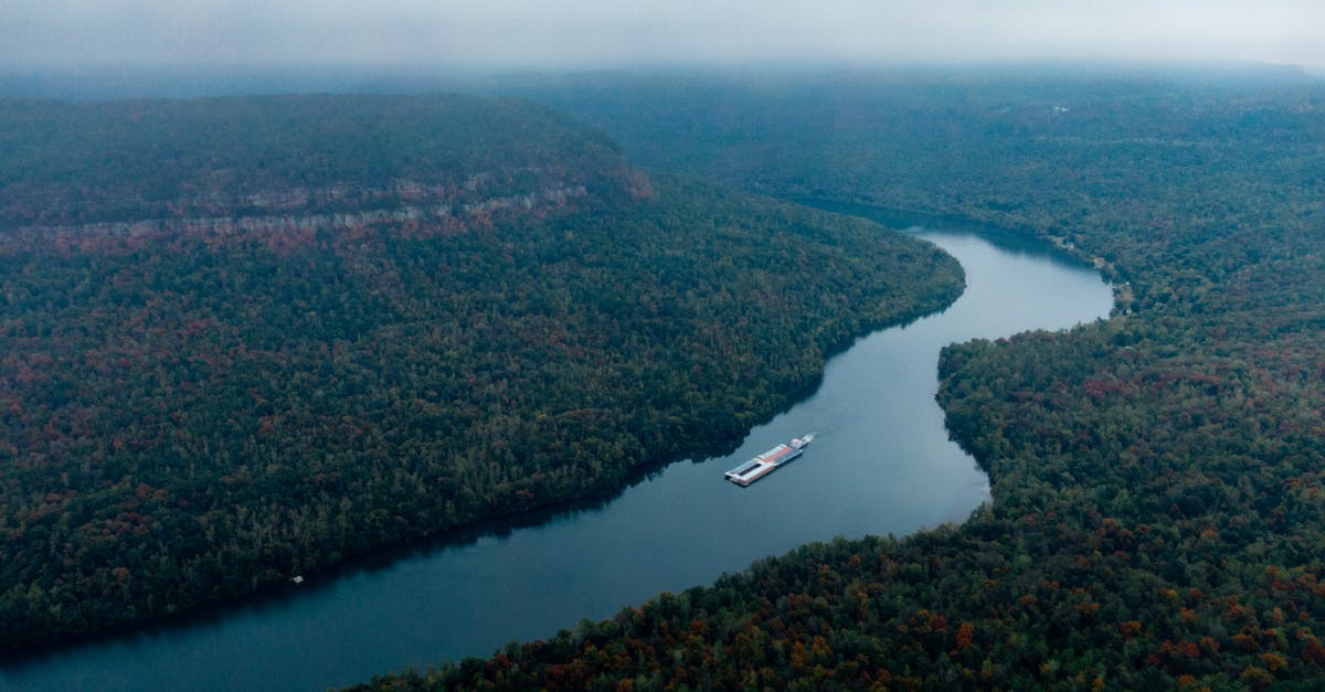 Why is the Ucayali in Werner Herzog's 'Fitzcarraldo' flowing in the wrong direction? - Aerial Photography of a River