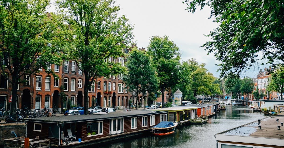 Why were the houseboats being confiscated? - Floating Houseboats in Amsterdam