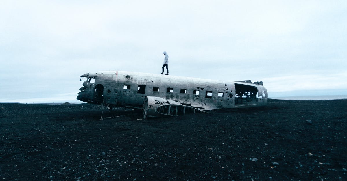 Would NASA have known about the oncoming debris in Gravity? - Person Standing on Wrecked Plane